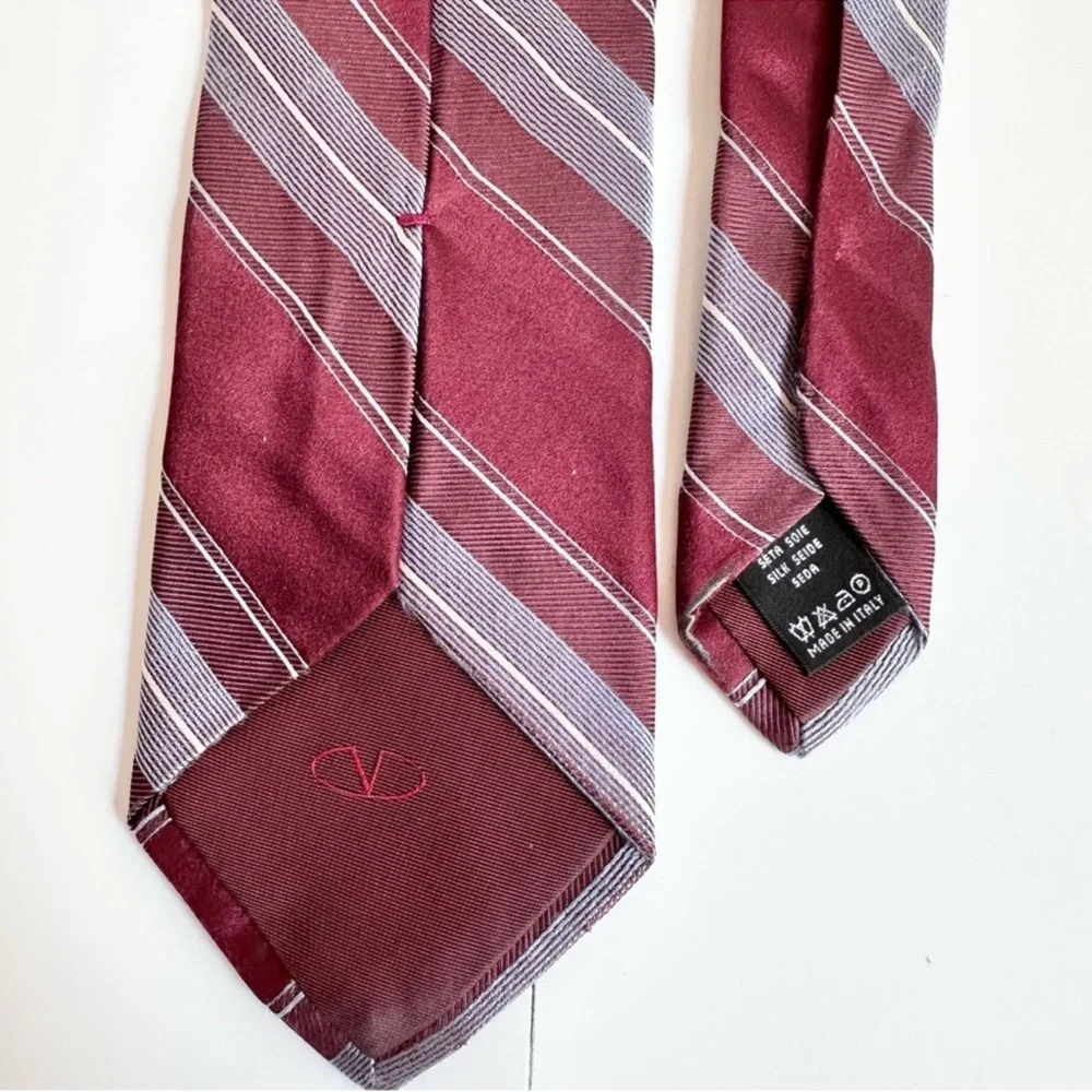 VALENTINO Made in Italy Burgundy Silk Blue-White Striped Necktie